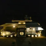 S R Pool Suites