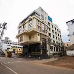 Hotel Vyshak International
