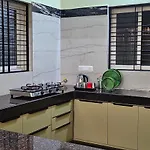 Rashmi Service Apartment