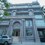 Yuvraj Le: Royale