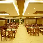 Yuvraj Le: Royale