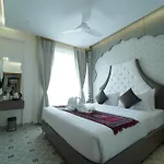 Yuvraj Le: Royale
