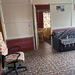 1St Floor 3 Bhk For 12-14 Decent People With Free Parking