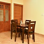 Elegant Serviced Apartment