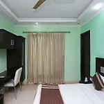 Oyo 9332 Aishwarya Le Royale