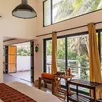 Stayvista At Davey\'S Townhouse With Breakfast & Pet Friendly Home