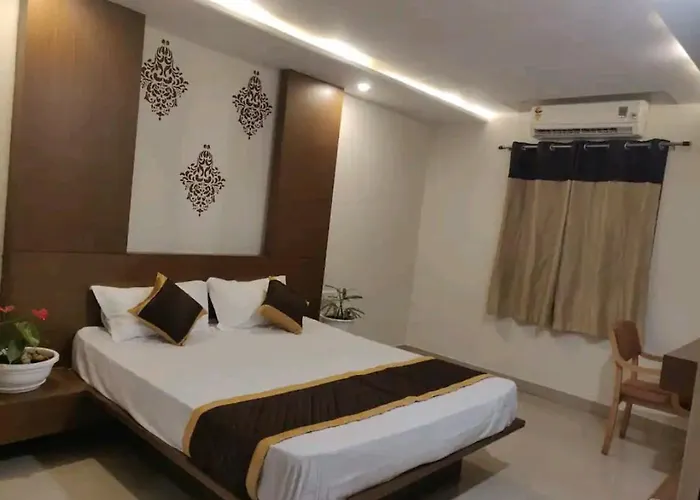 Happy Vibes Service Apartment 3Bhk Flat