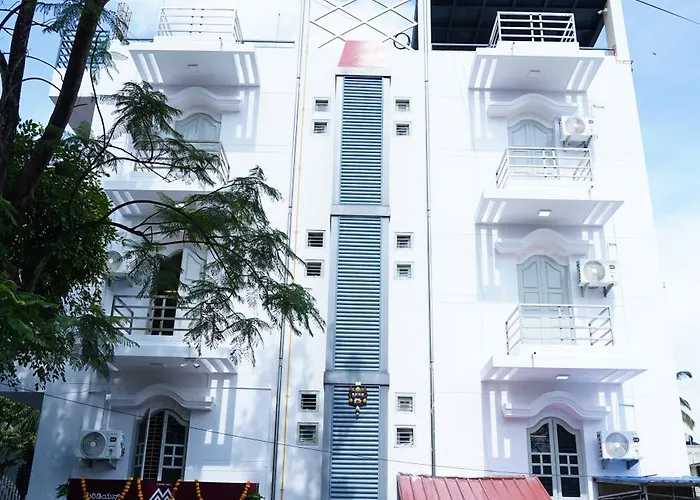 Meridian Rooms And Service Apartment
