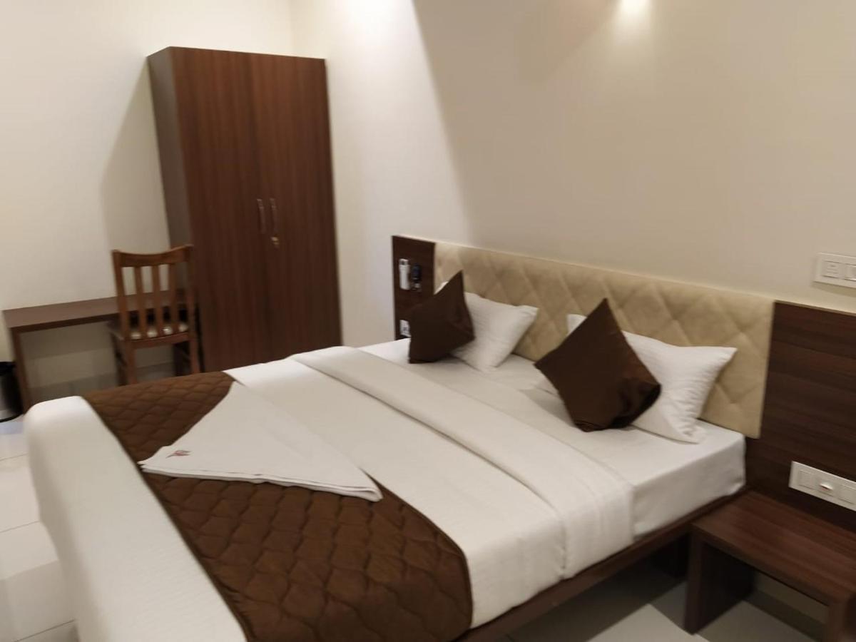 Orchid Elite Service * Mysore