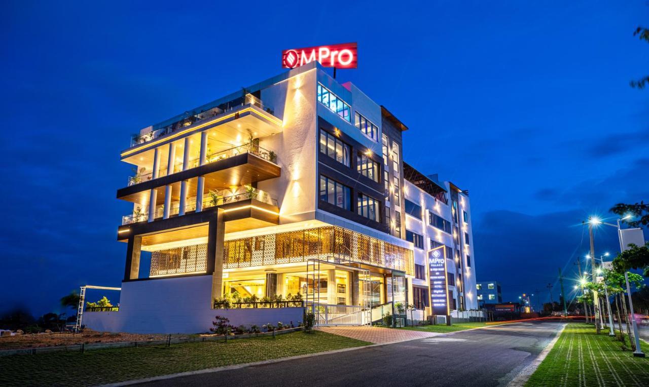Hotel M Pro Palace - 12 Minutes To Palace