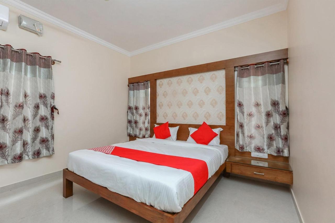 Oyo 24264 Monisha Residency 3*