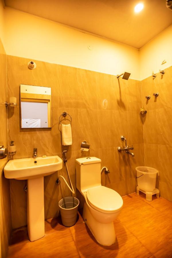 J K Golden Embassy, Hotel 3*