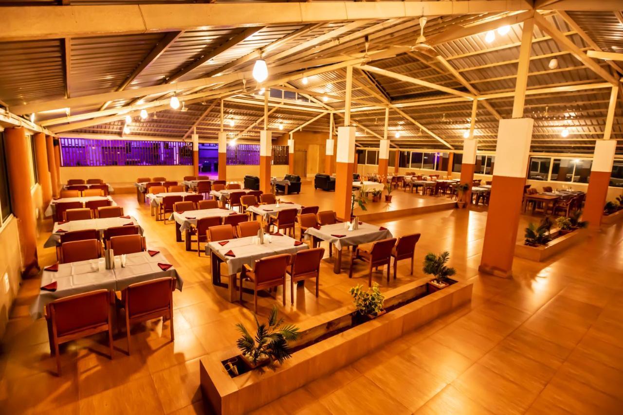 J K Golden Embassy, Hotel 3*