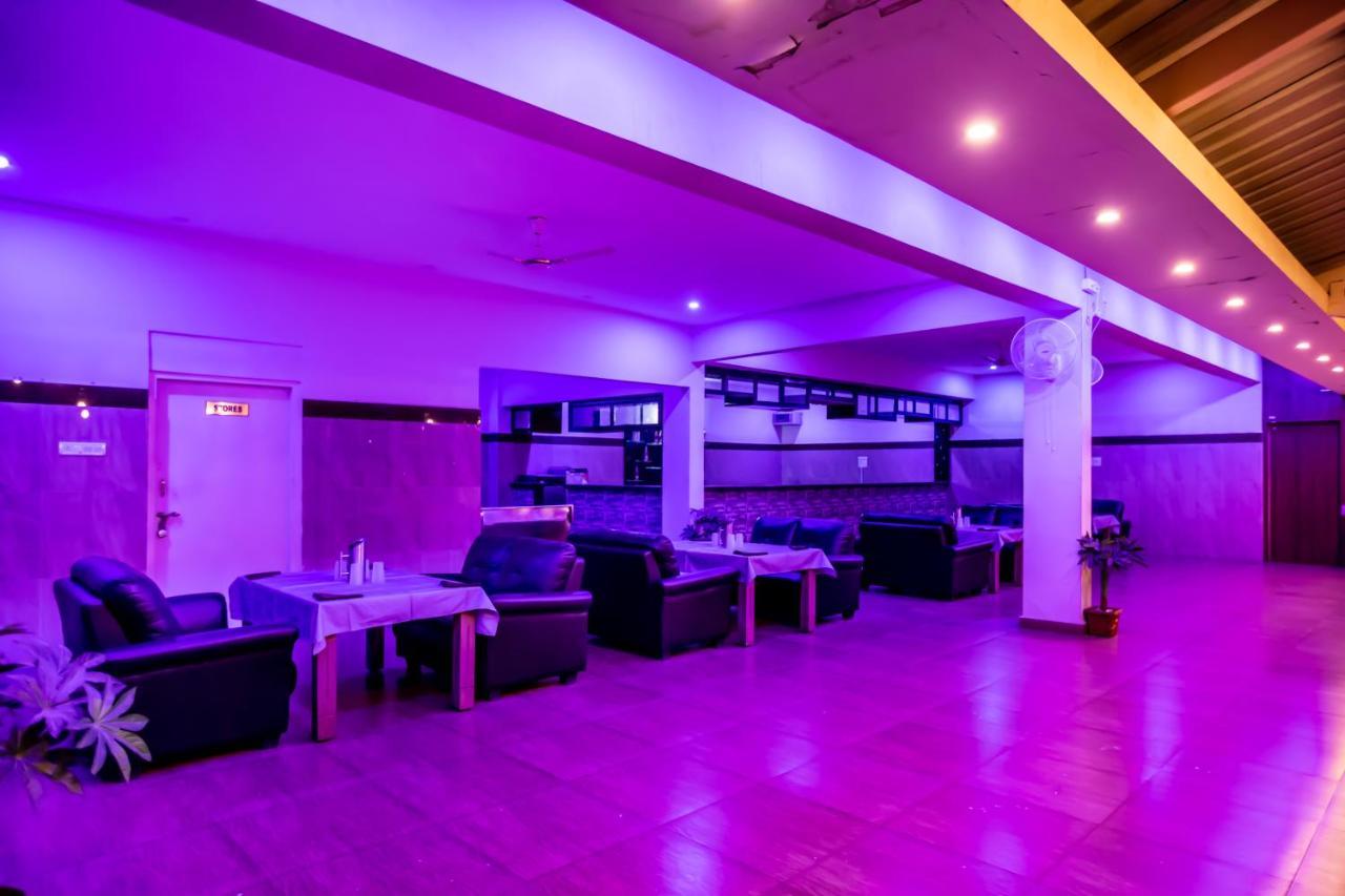 Hotel J K Golden Embassy, 3*