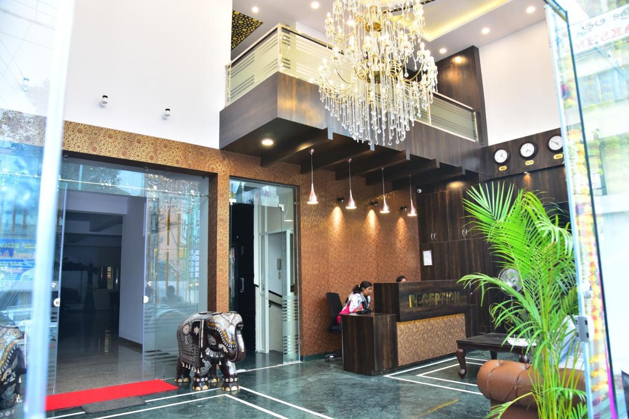 Adh Sak Royal Residency 3*