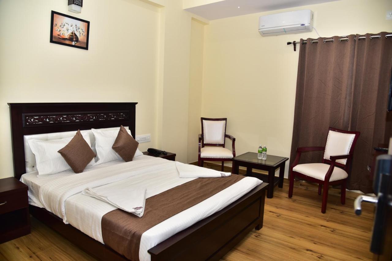 Hotel Adh Sak Royal Residency