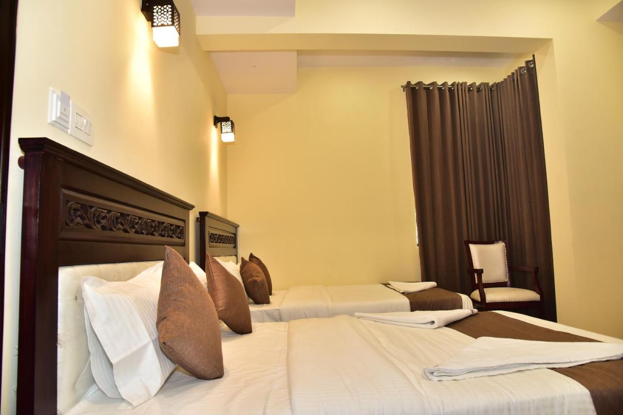 Adh Sak Royal Residency 3*