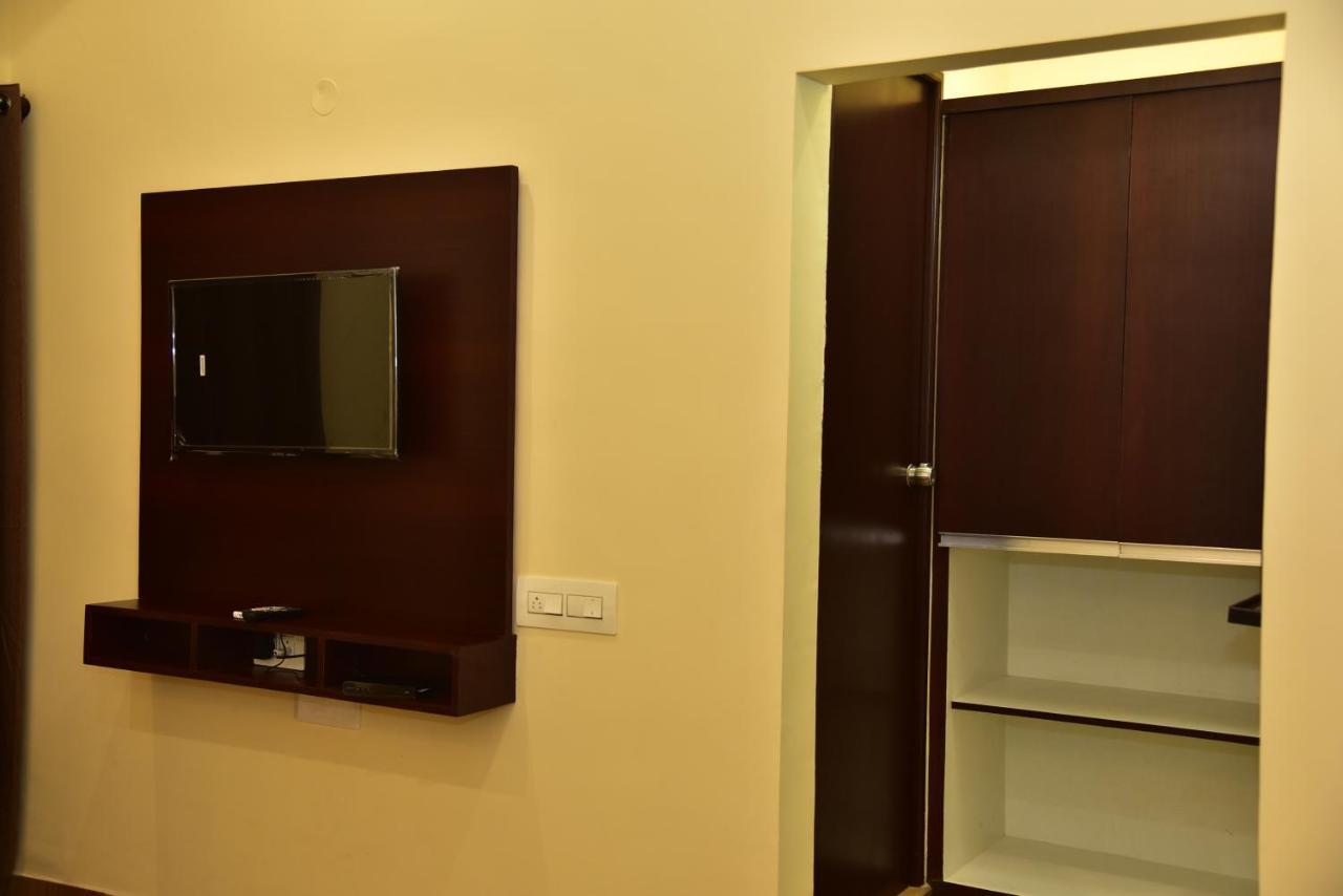 Hotel Adh Sak Royal Residency