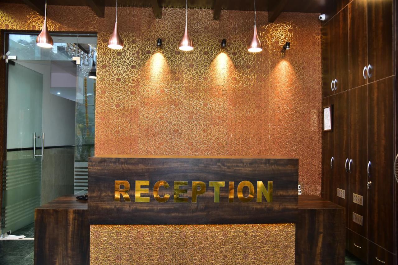Adh Sak Royal Residency Hotel 3*