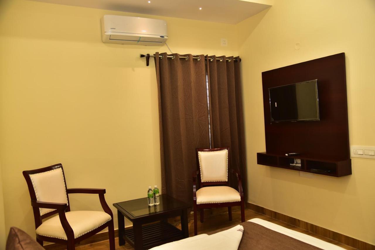 Adh Sak Royal Residency Hotel