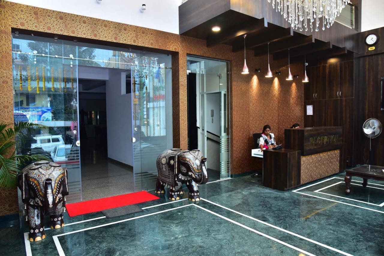 Adh Sak Royal Residency Hotel 3*
