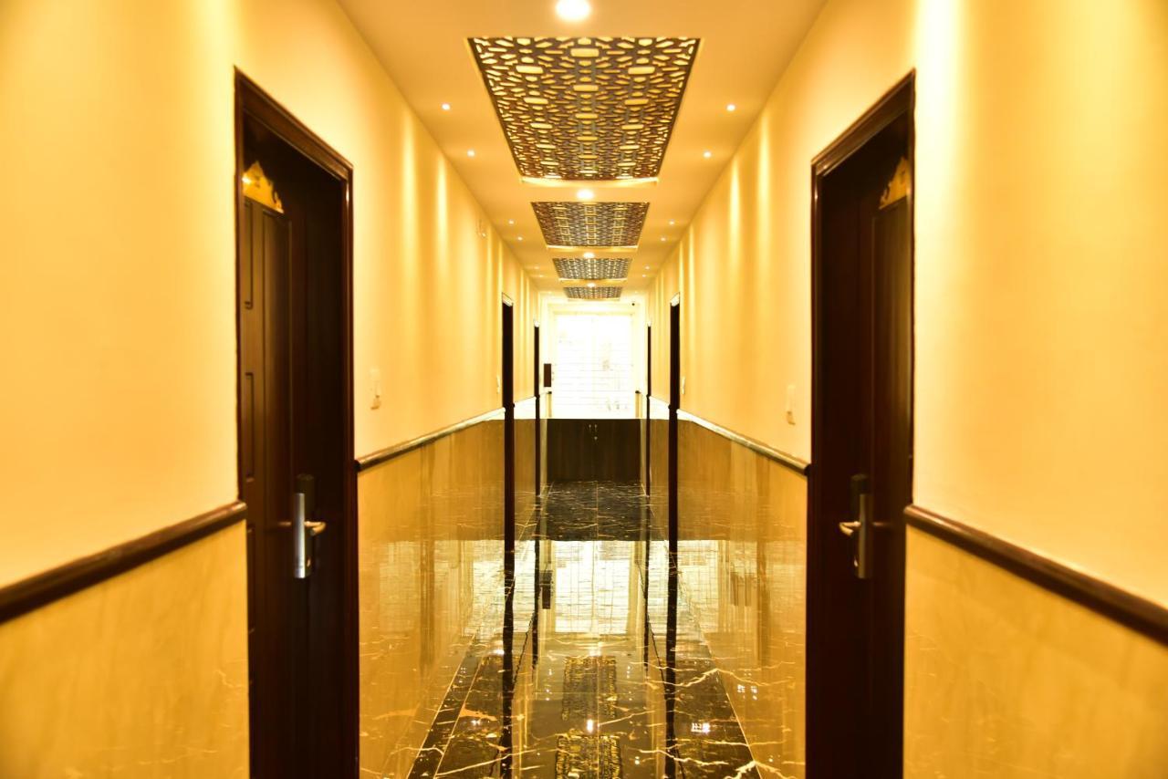 Adh Sak Royal Residency 3*