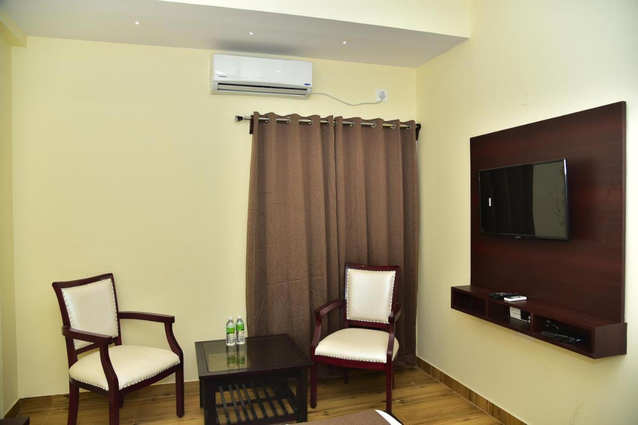 Adh Sak Royal Residency Hotel