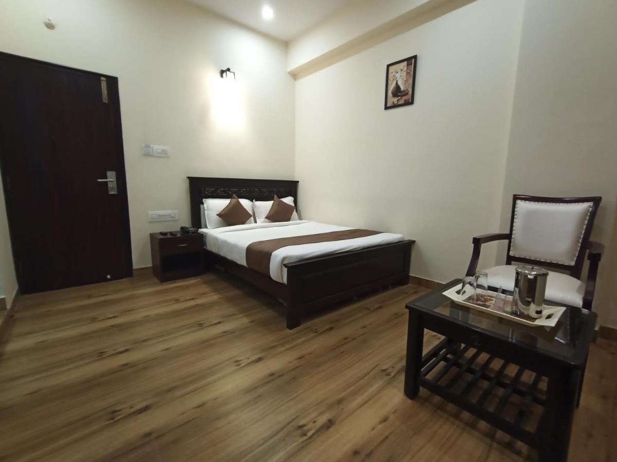 Adh Sak Royal Residency Hotel