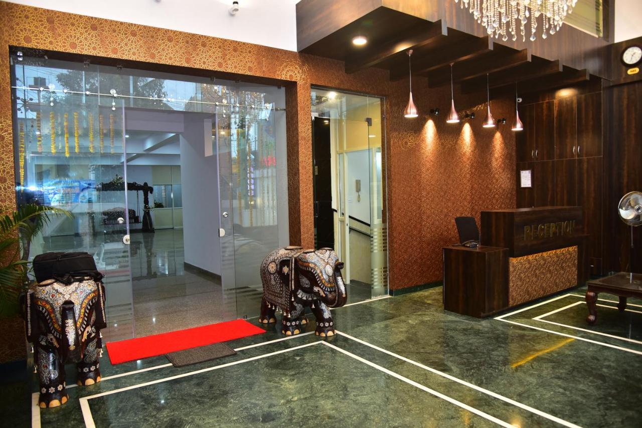 Adh Sak Royal Residency 3*