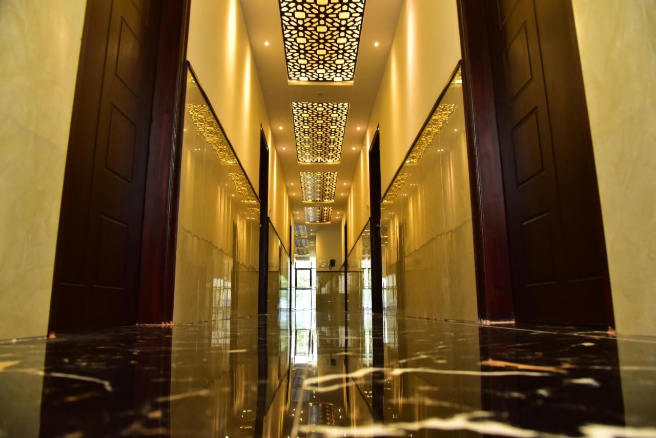 Adh Sak Royal Residency 3*