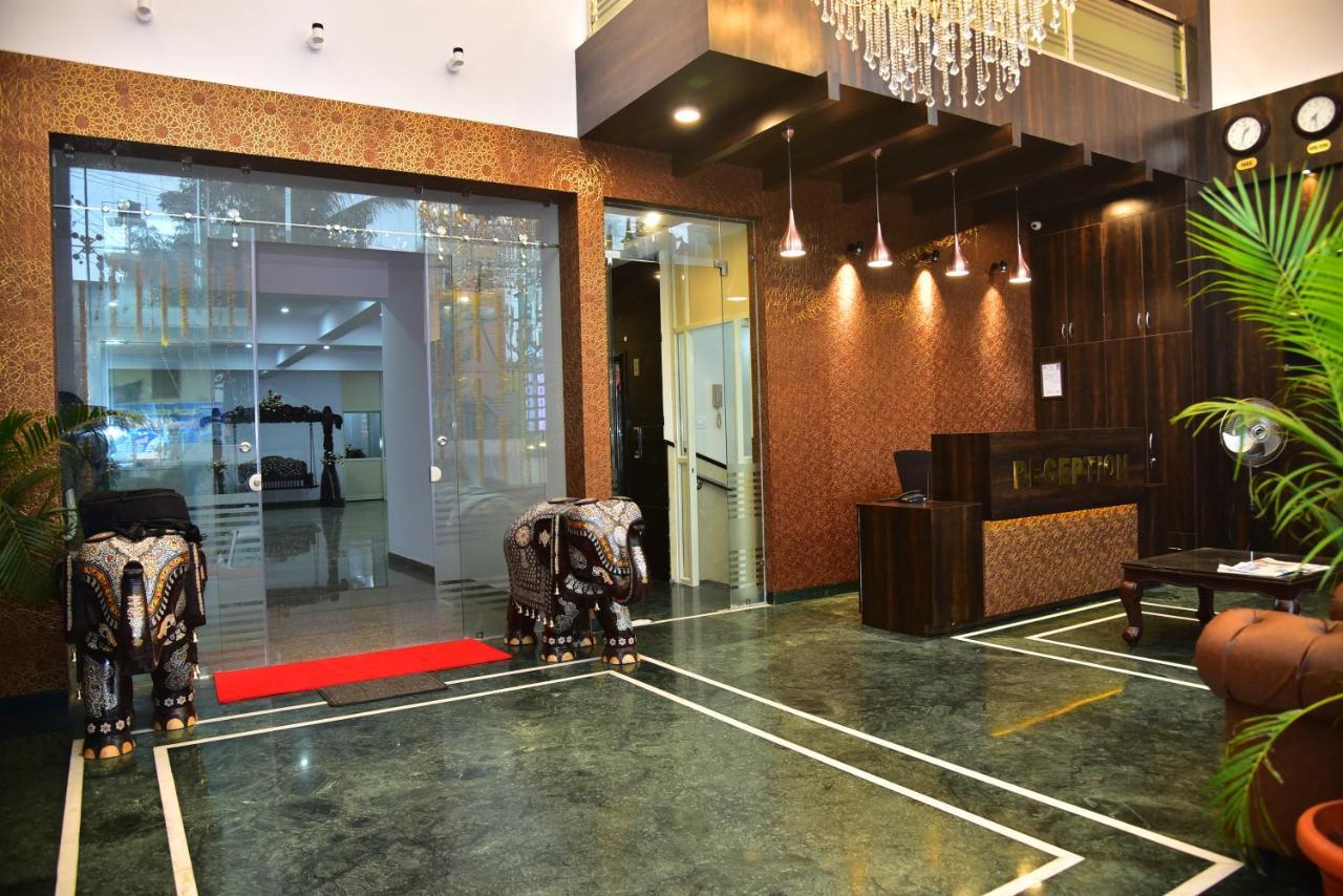 Adh Sak Royal Residency 3*