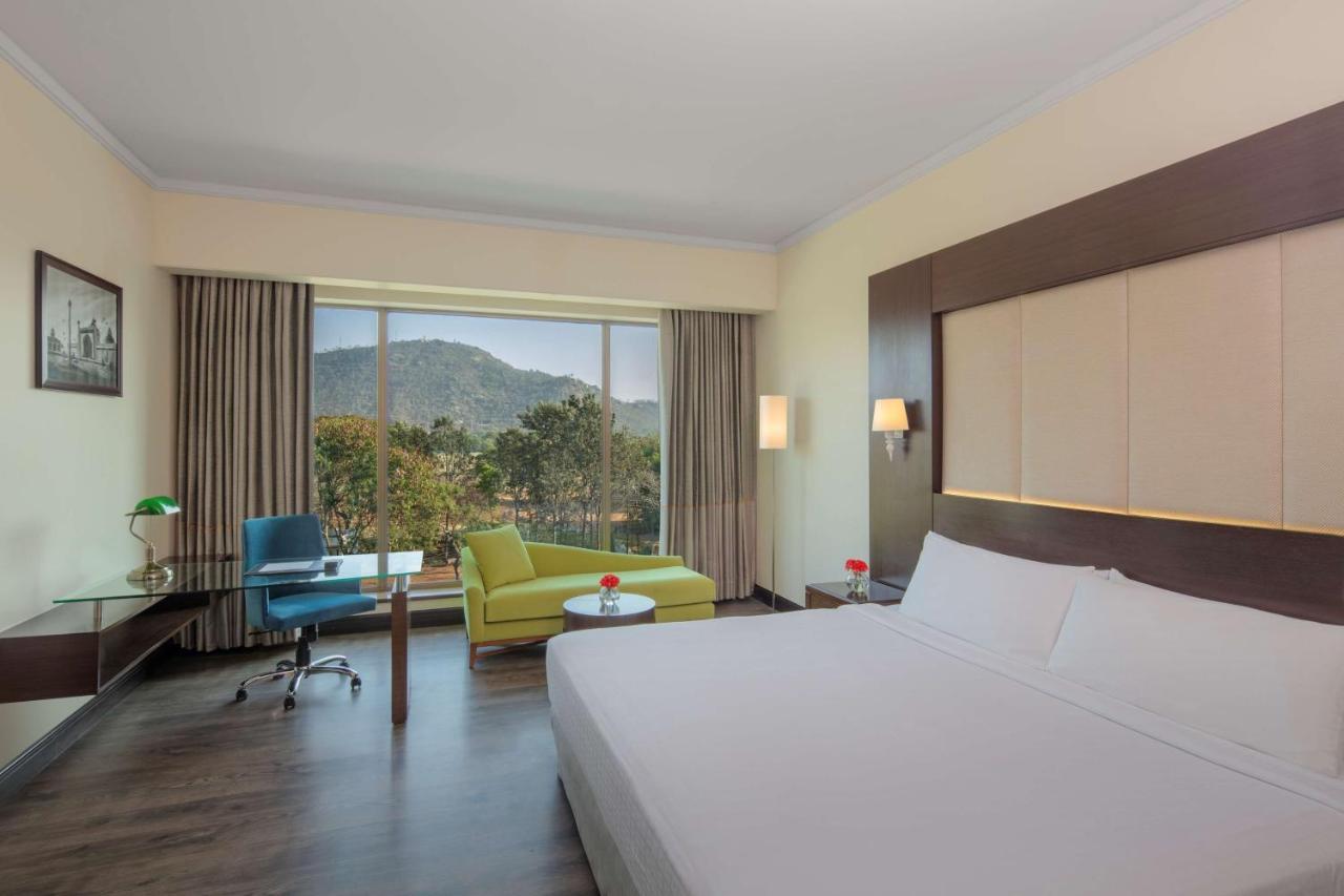 Hotel Radisson Blu Plaza 5*