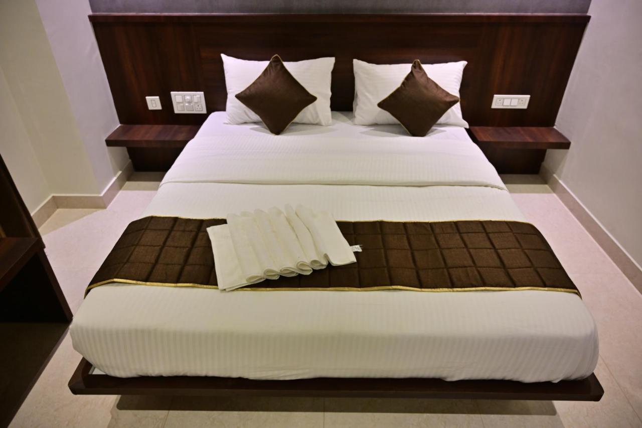 Royale Hotel *
