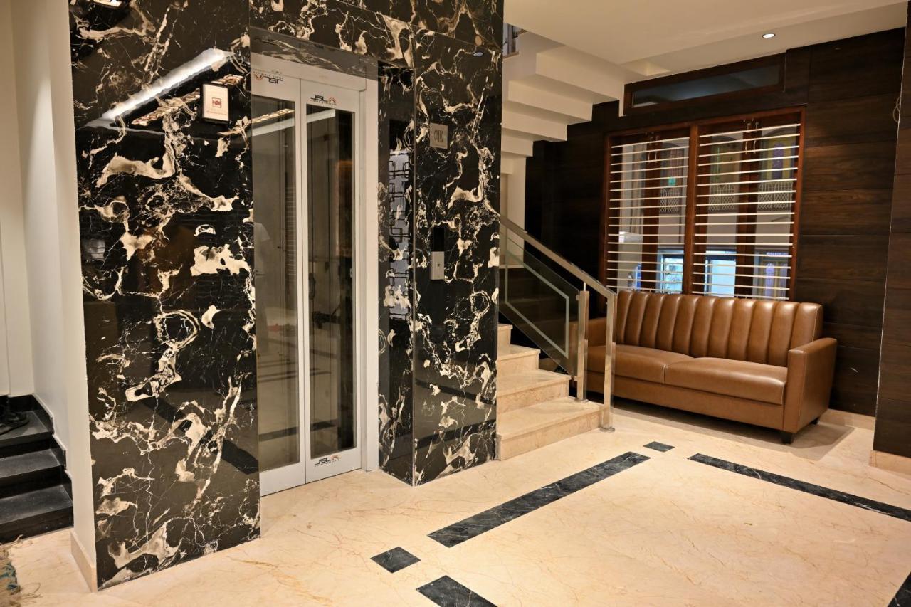 Royale Hotel