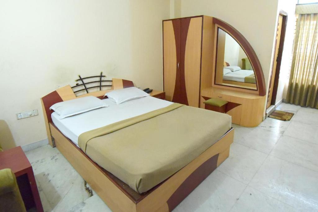 Shastri Paradise Hotel