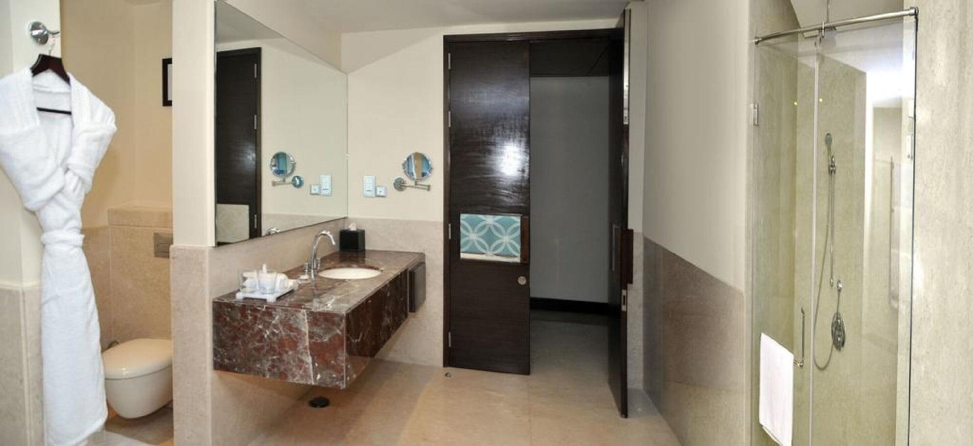 Radisson Blu Plaza Hotel 5*