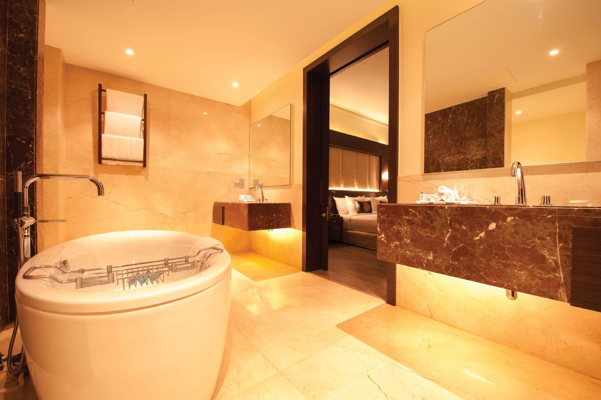 Hotel Radisson Blu Plaza 5*