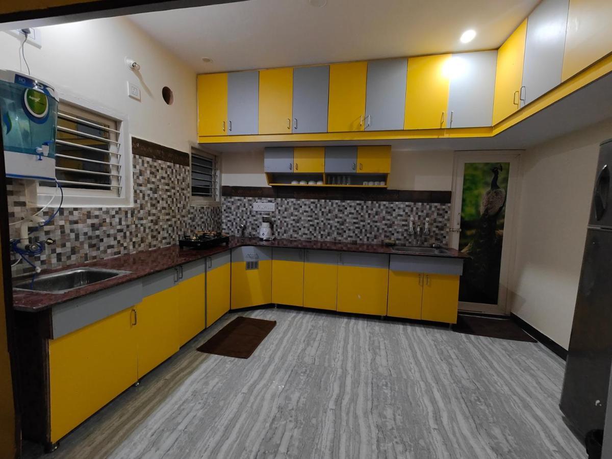 Yellow House Apartment