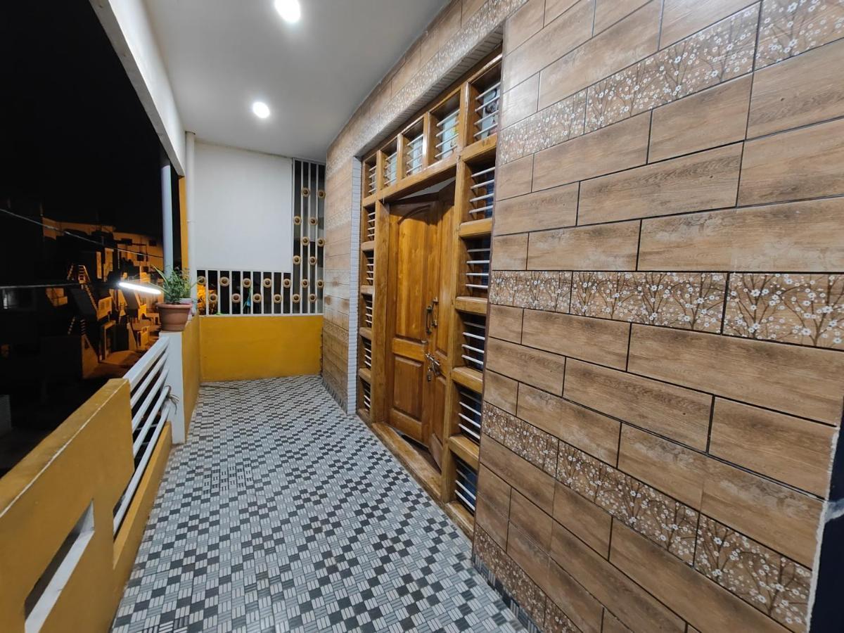 Yellow House Apartment