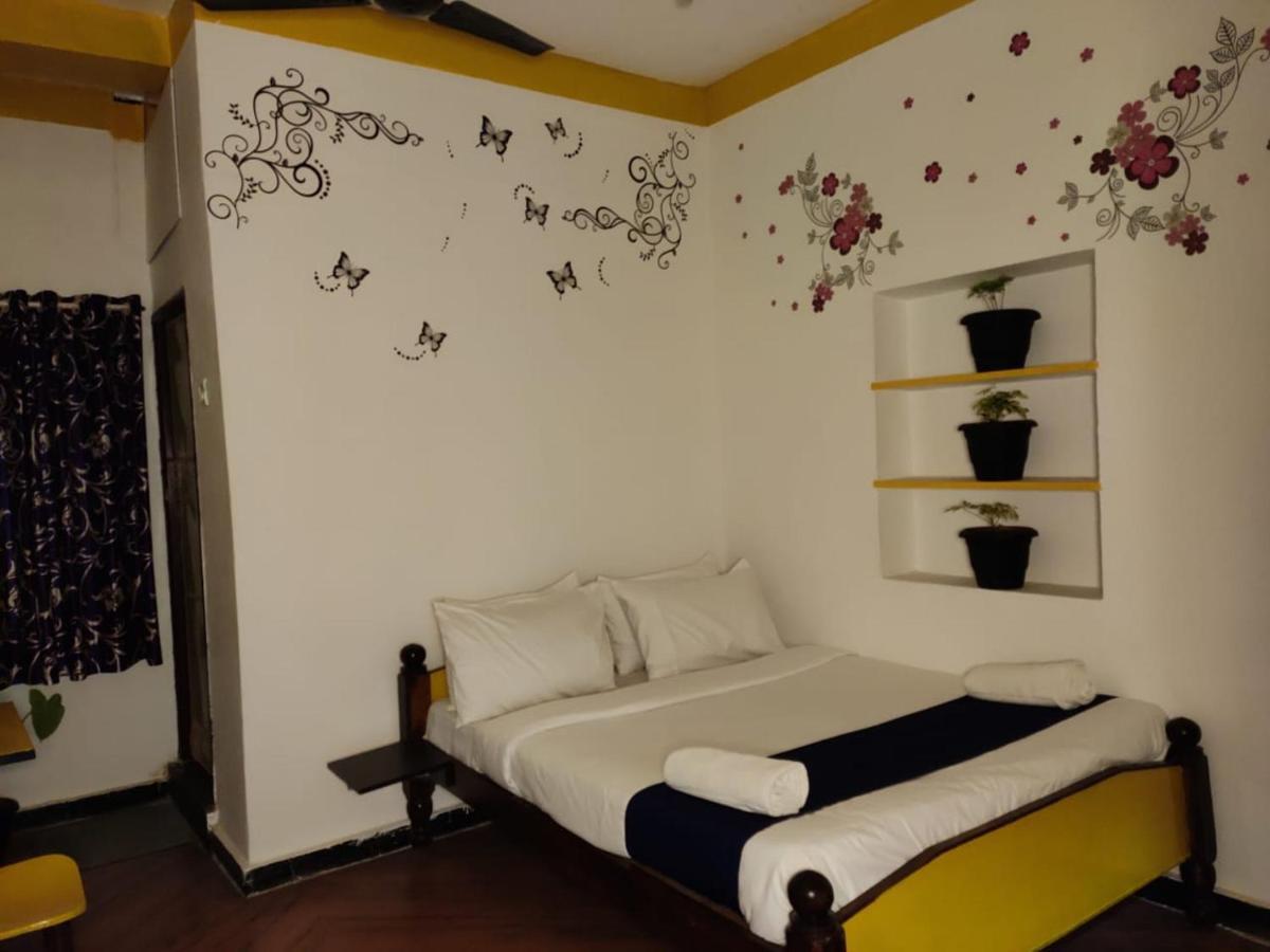 Adh Kf International Hotel