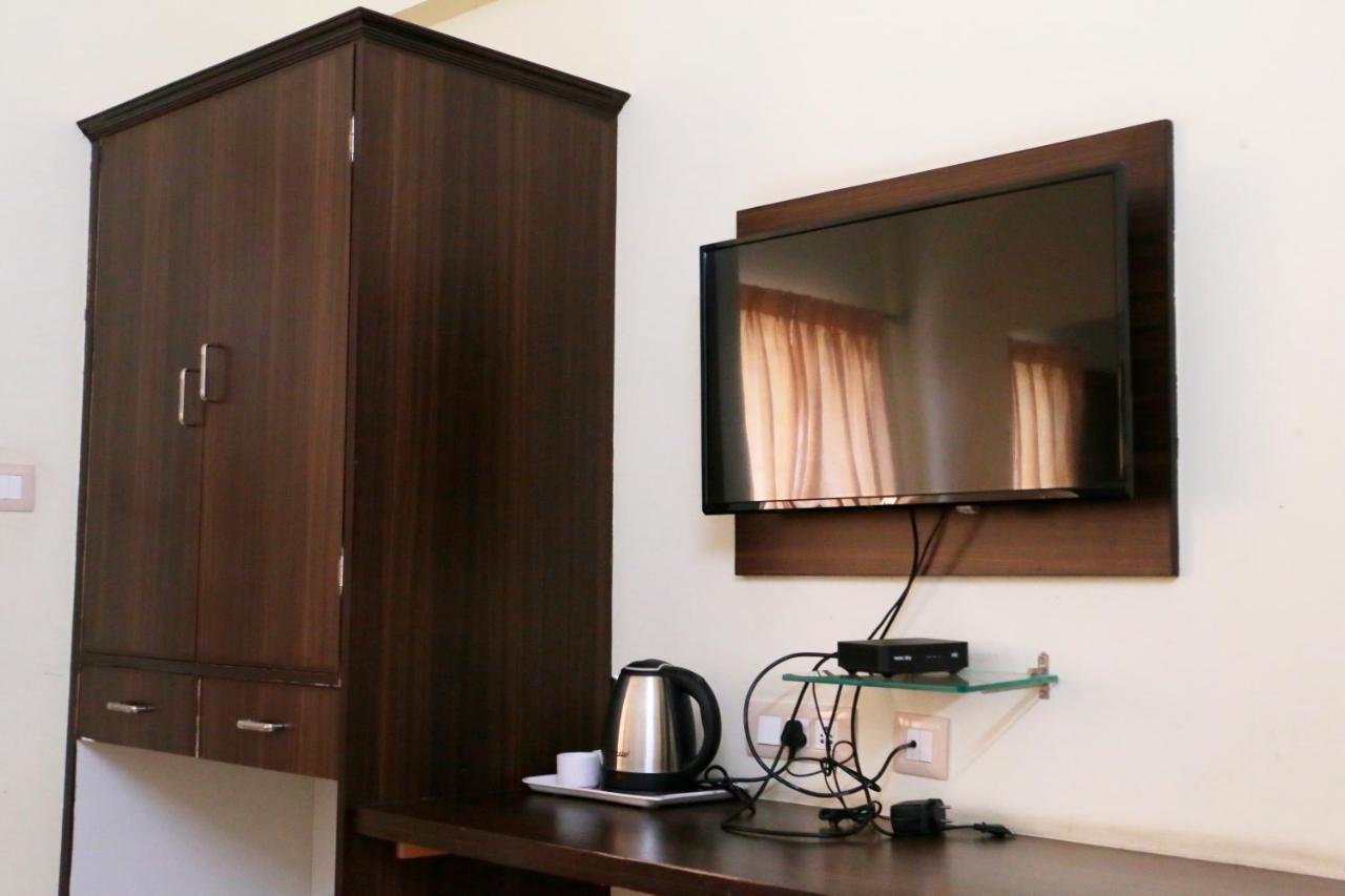 Avini 3*