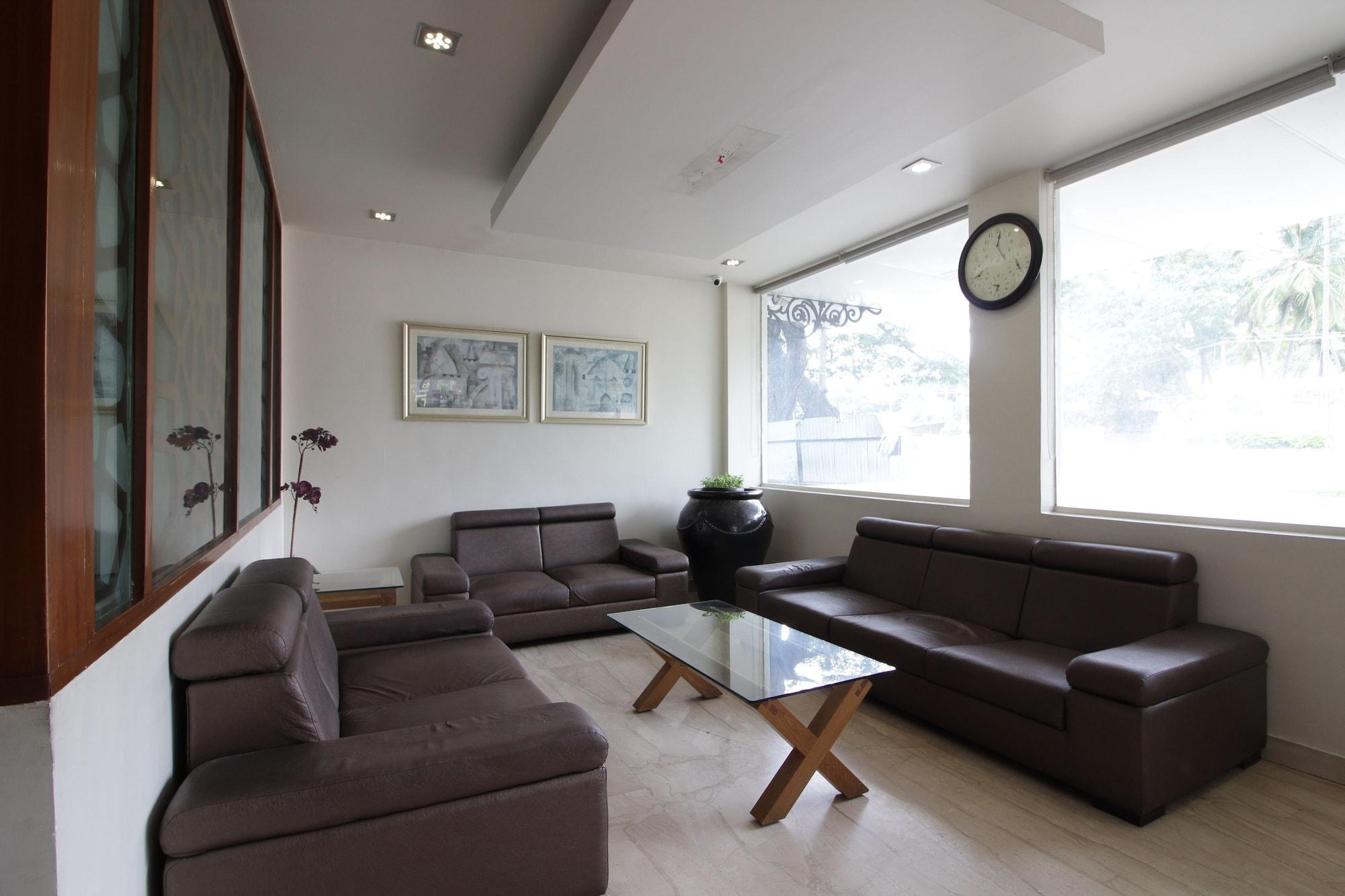 Hotel White Parrot 3*