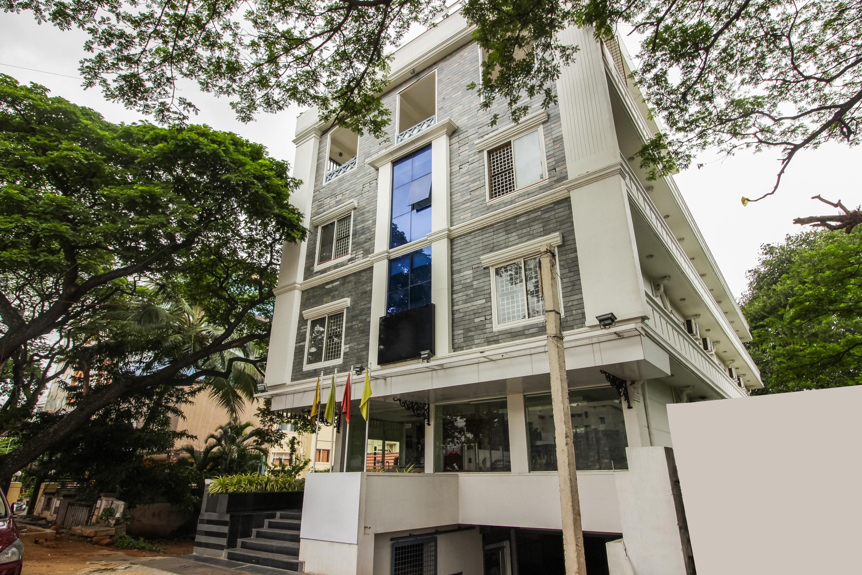 Hotel White Parrot
