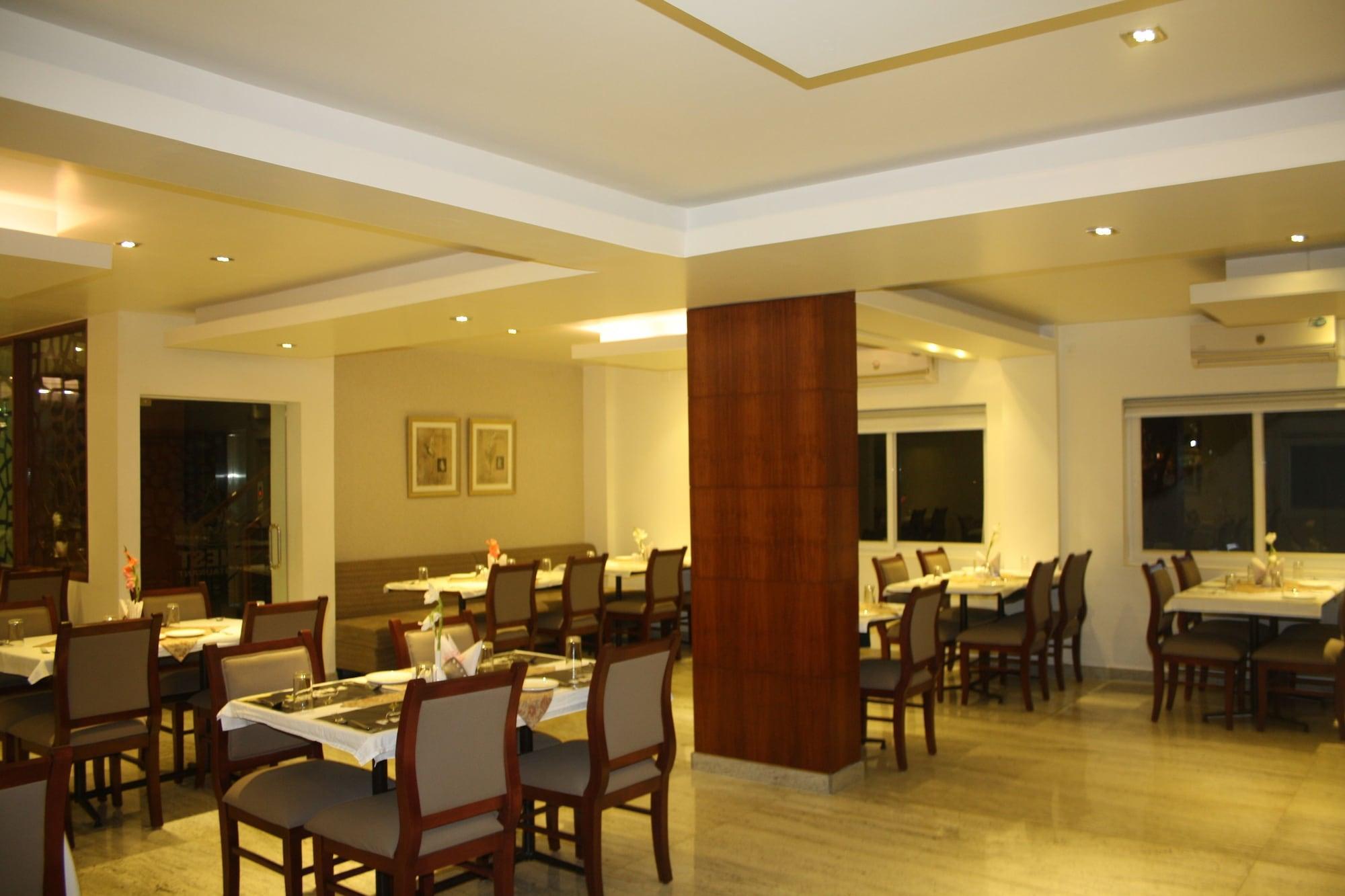 White Parrot Hotel 3*