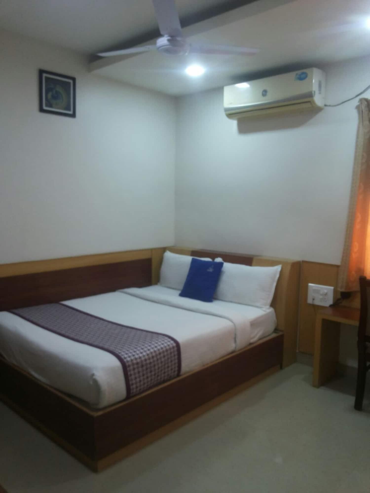 Hotel White Parrot