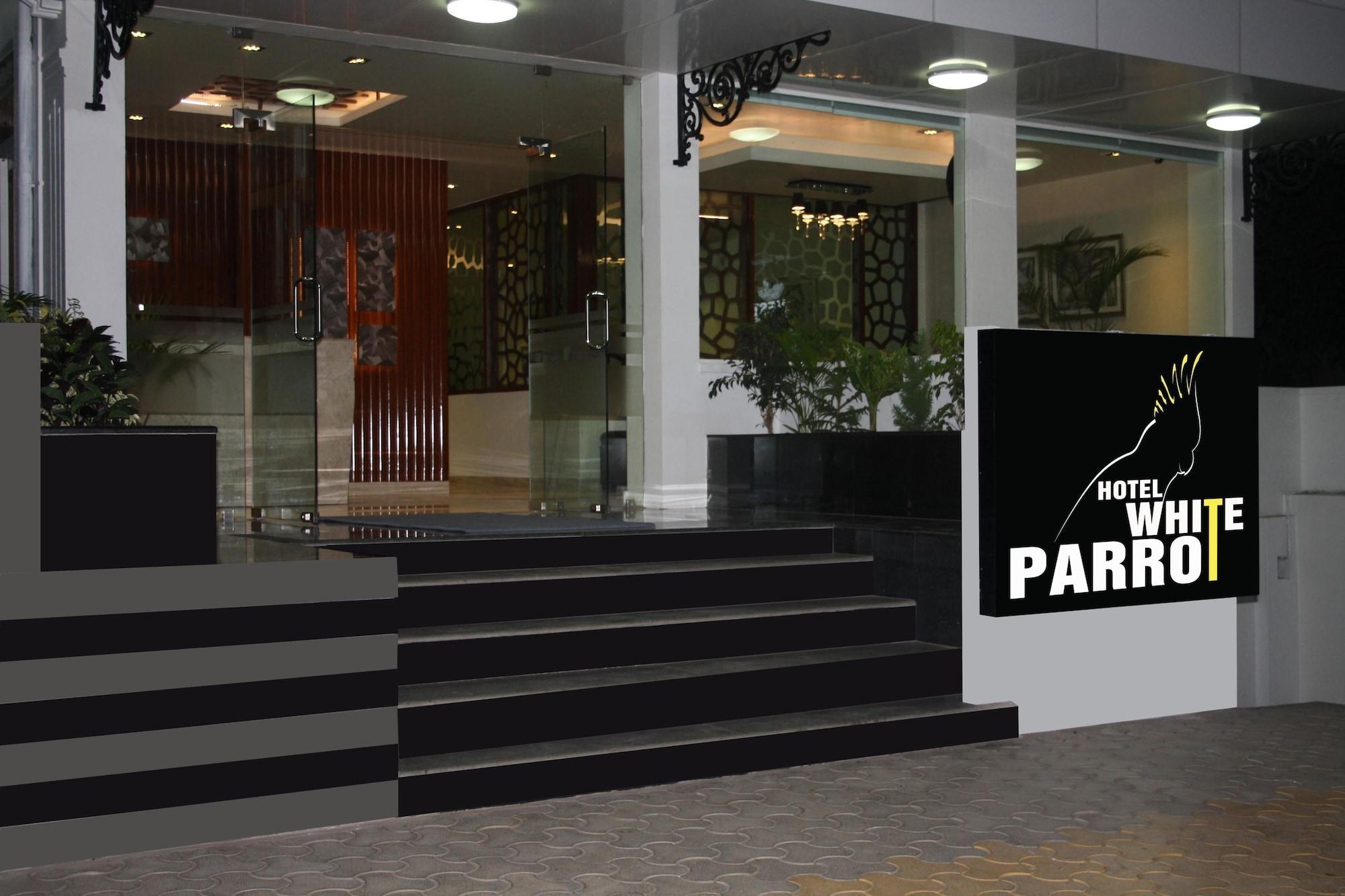 White Parrot Hotel 3*