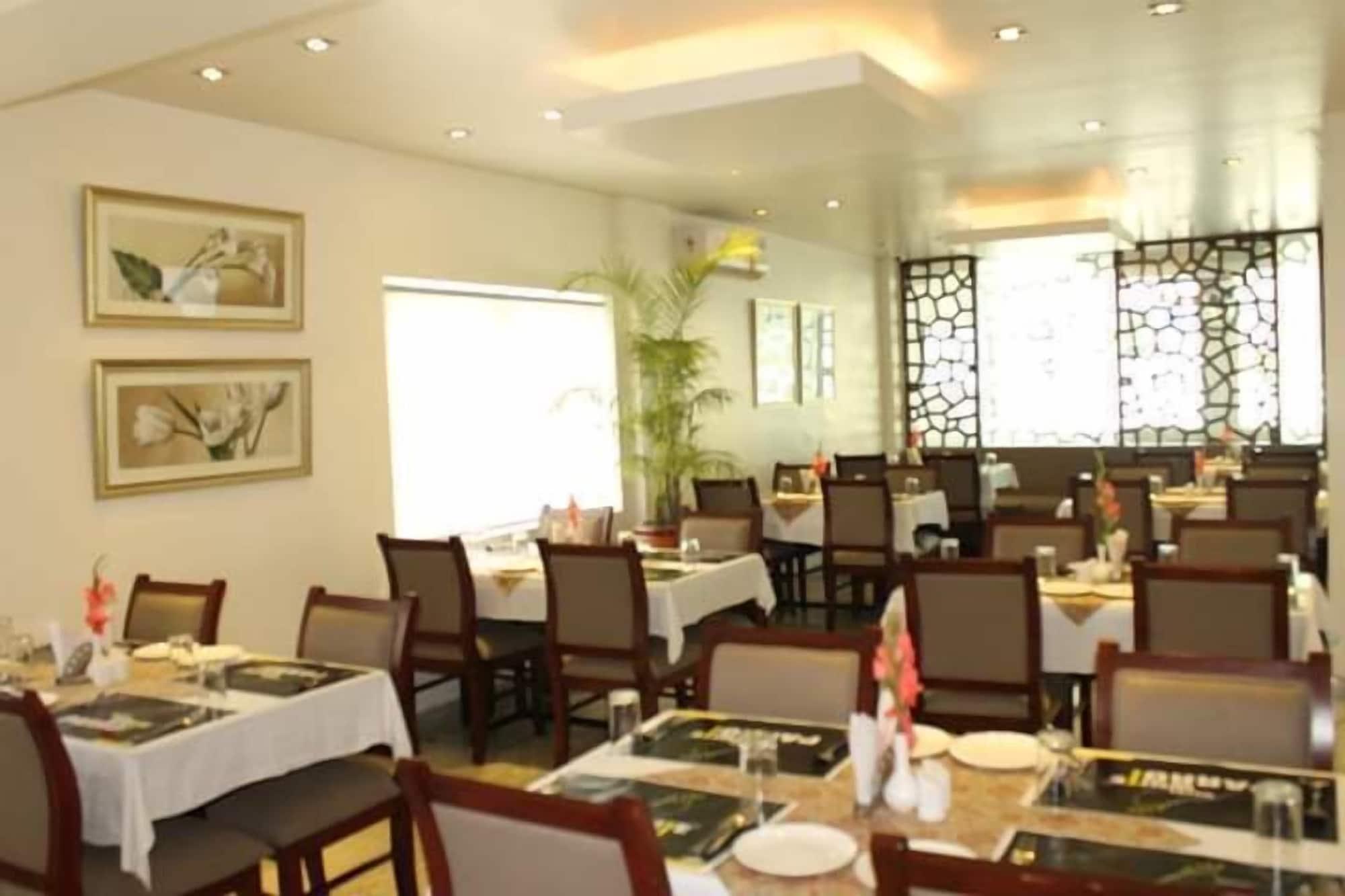 Hotel White Parrot Mysore