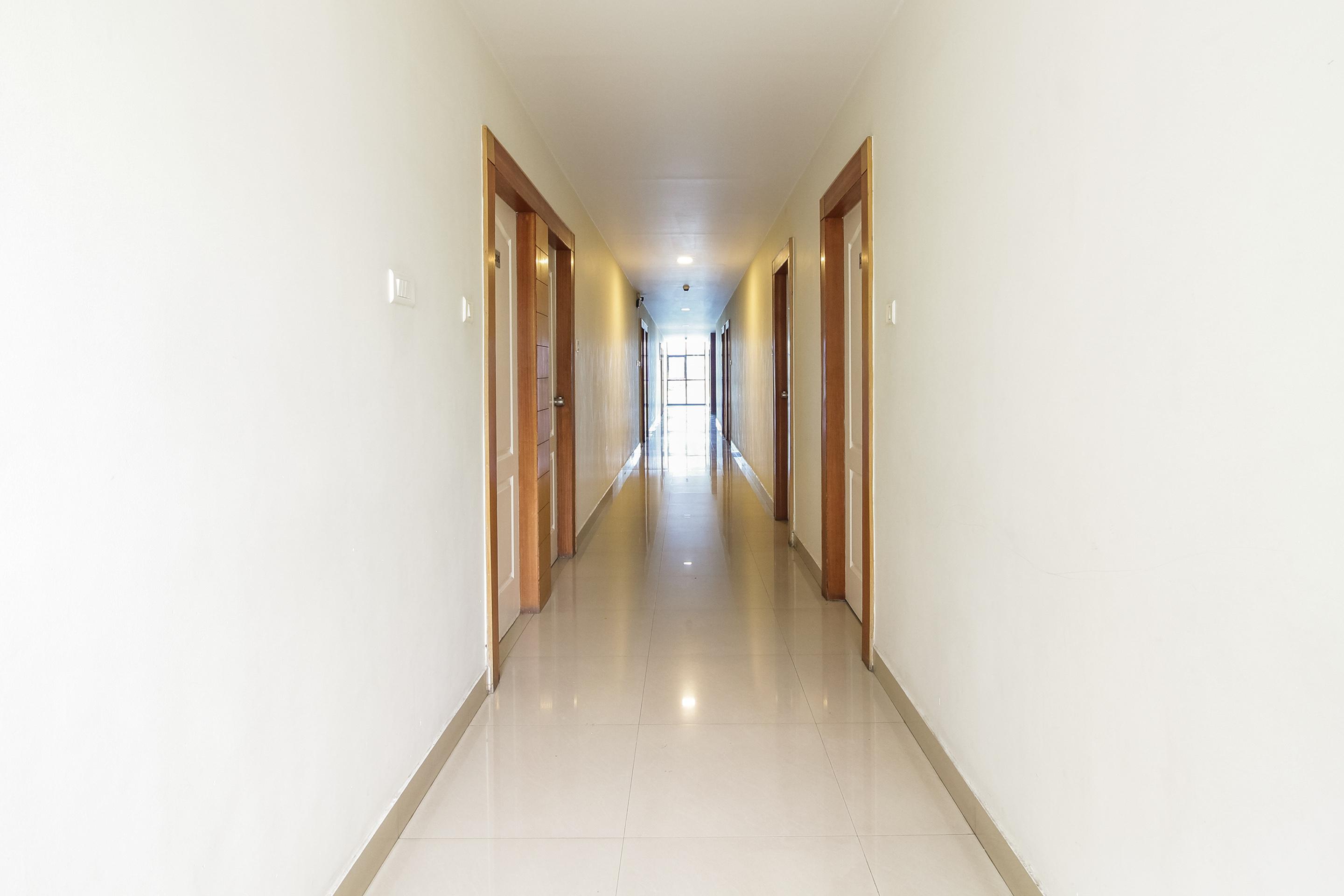 White Parrot Hotel 3*