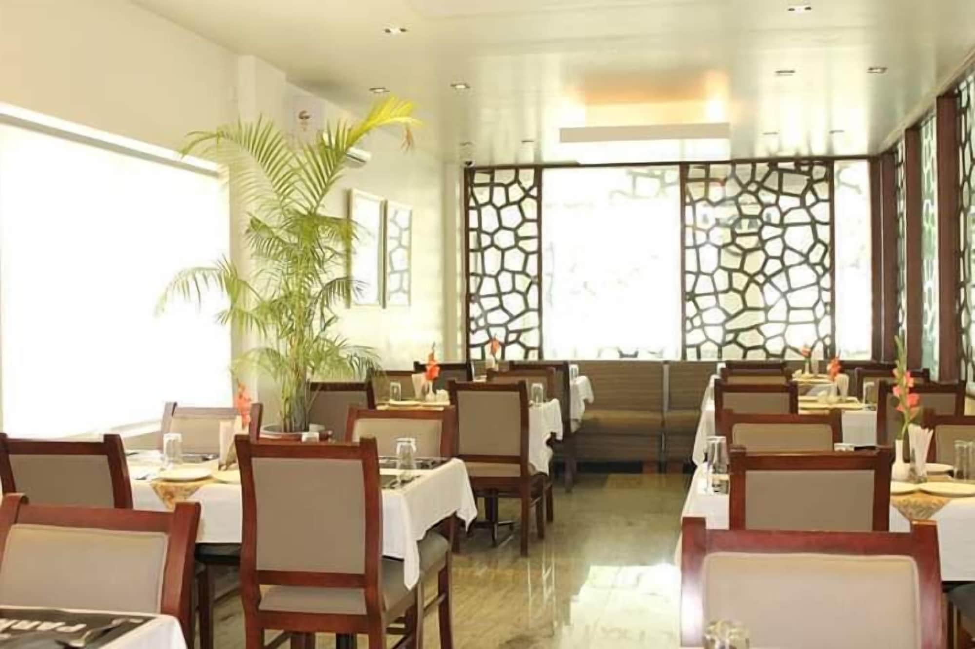 Hotel White Parrot Mysore