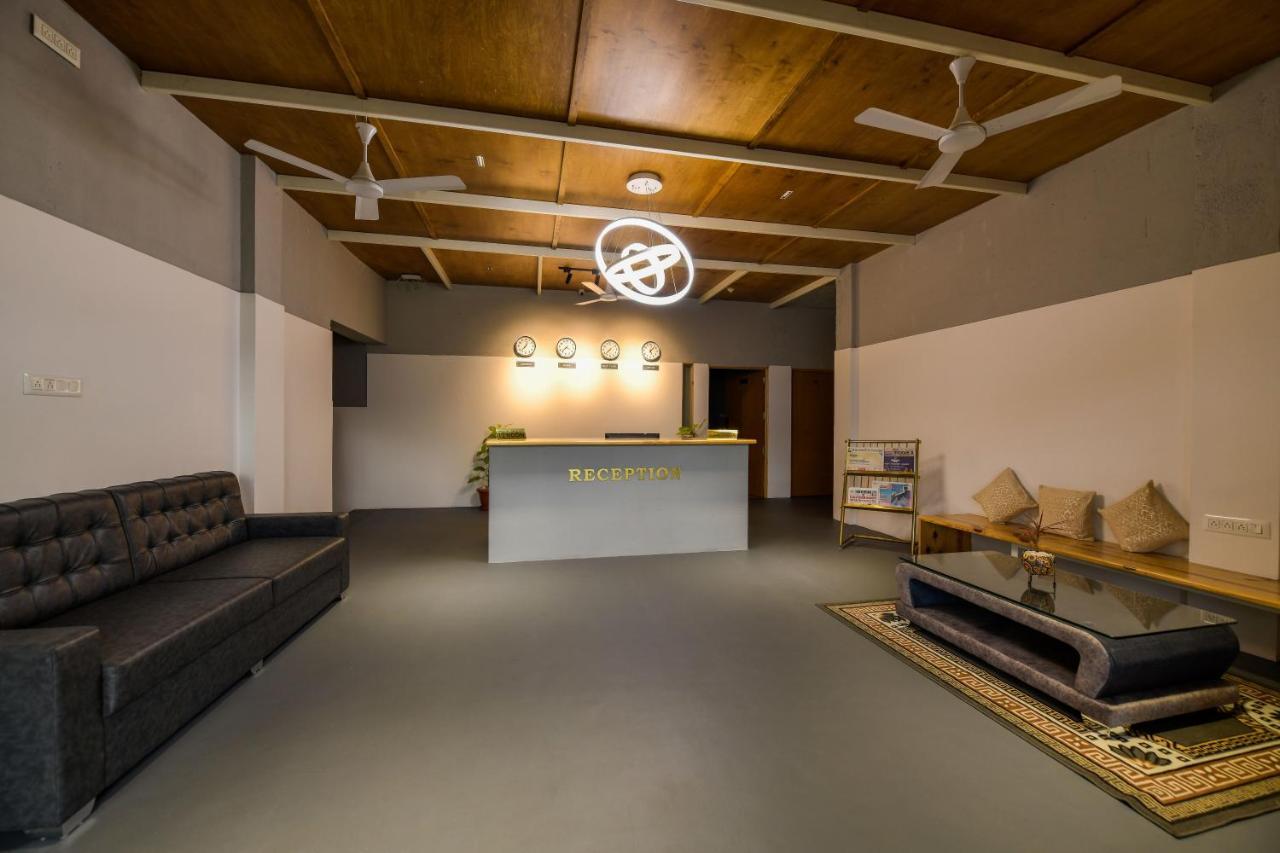 Shine Residency Hotel 3*